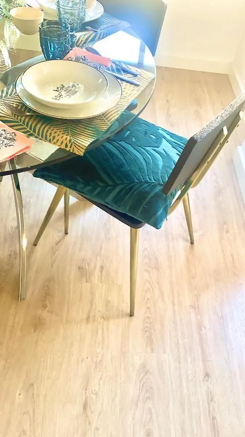 Barcelona Chic Apartments- Free Parking - 10 Min From Bcn City Centre By Metro Апартаменты