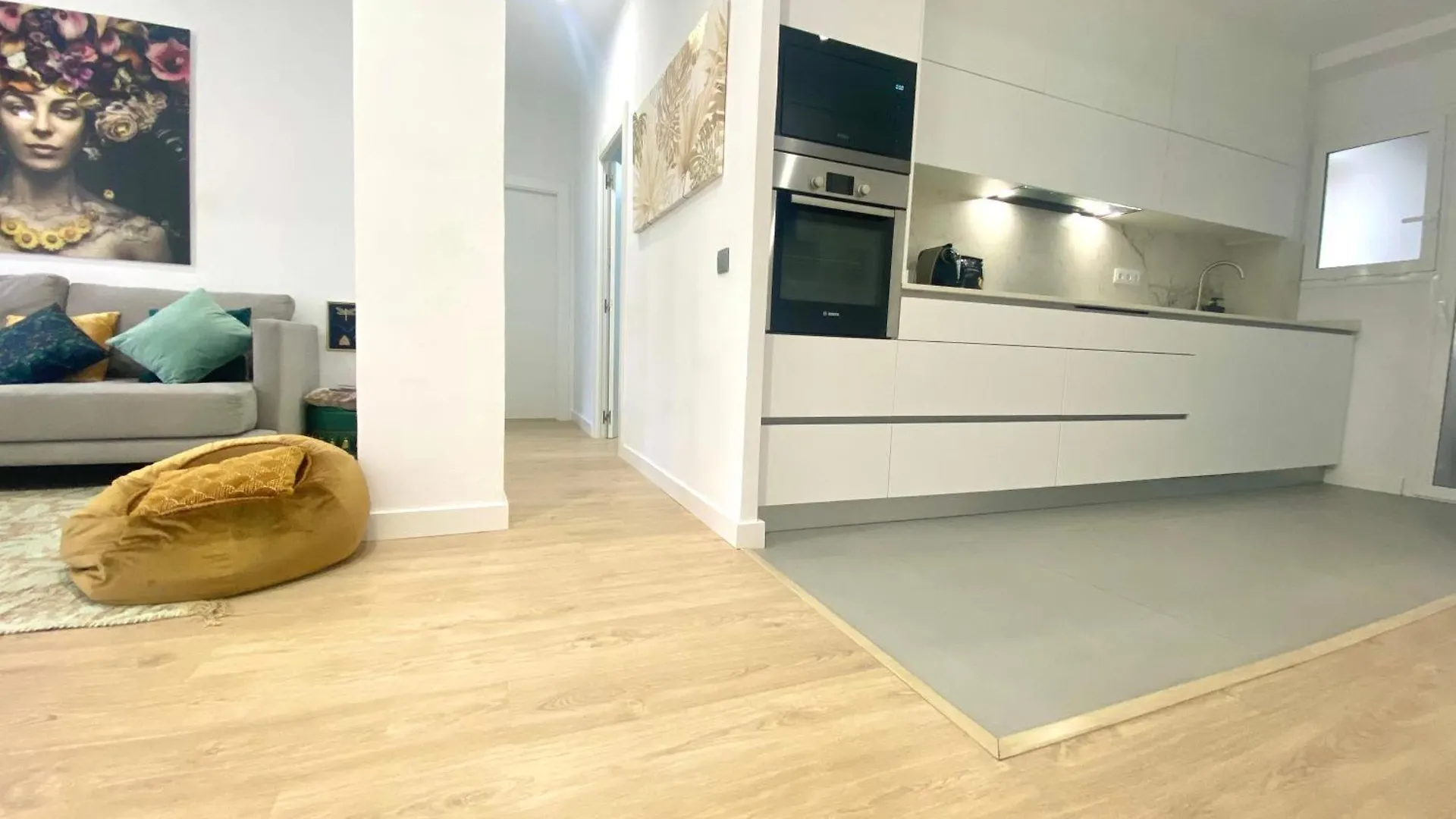 Barcelona Chic Apartments- Free Parking - 10 Min From Bcn City Centre By Metro