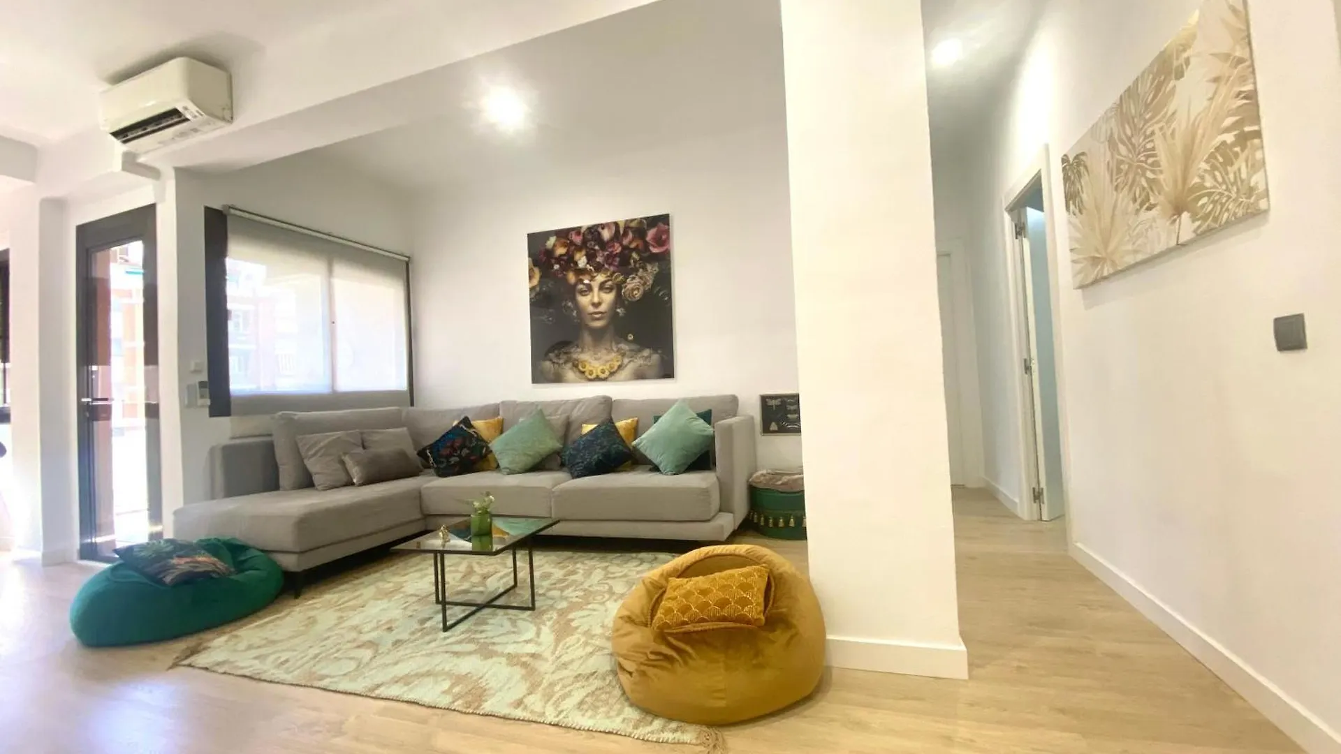 Barcelona Chic Apartments- Free Parking - 10 Min From Bcn City Centre By Metro 0*,  Испания